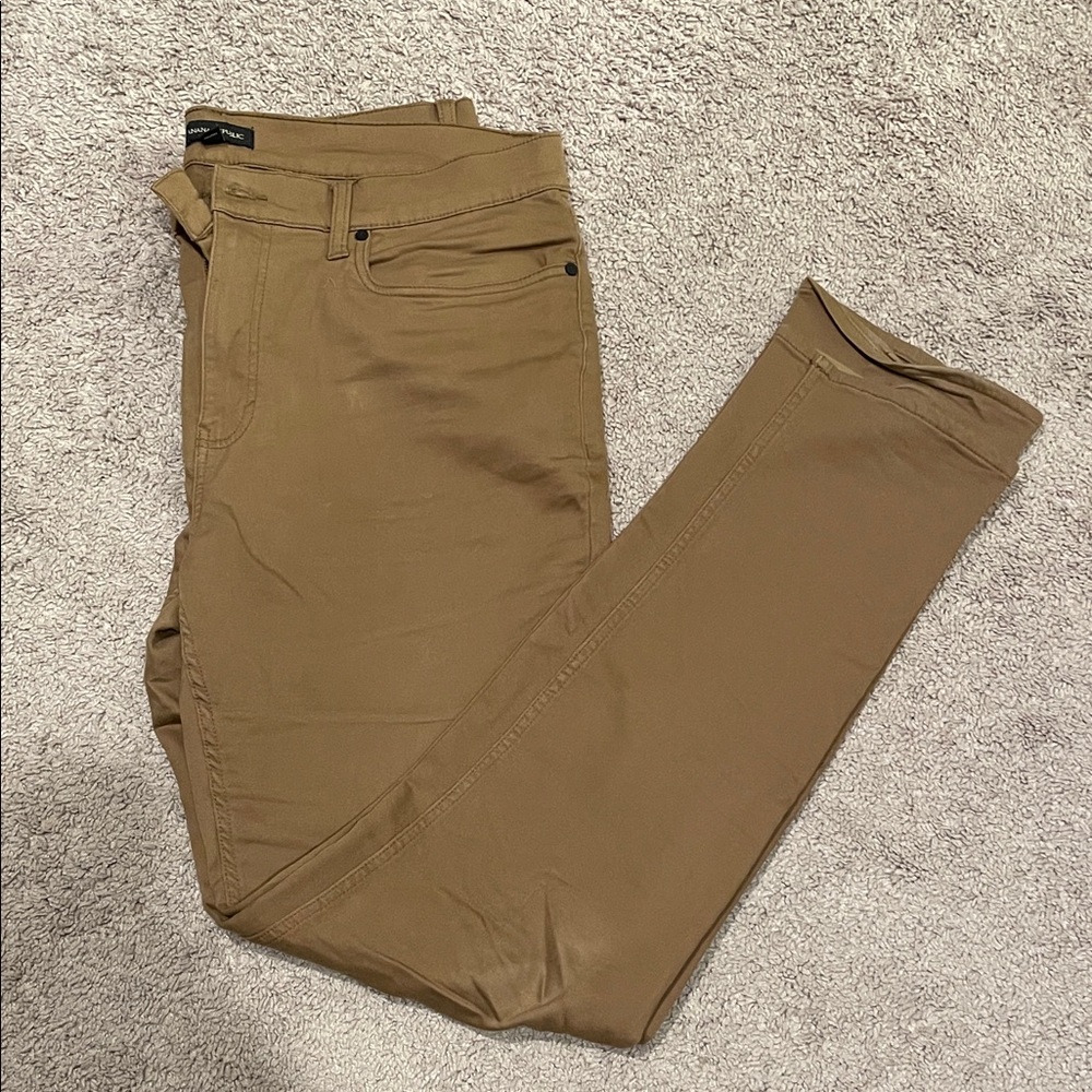 36x33 Banana Republic Men’s Khaki pants